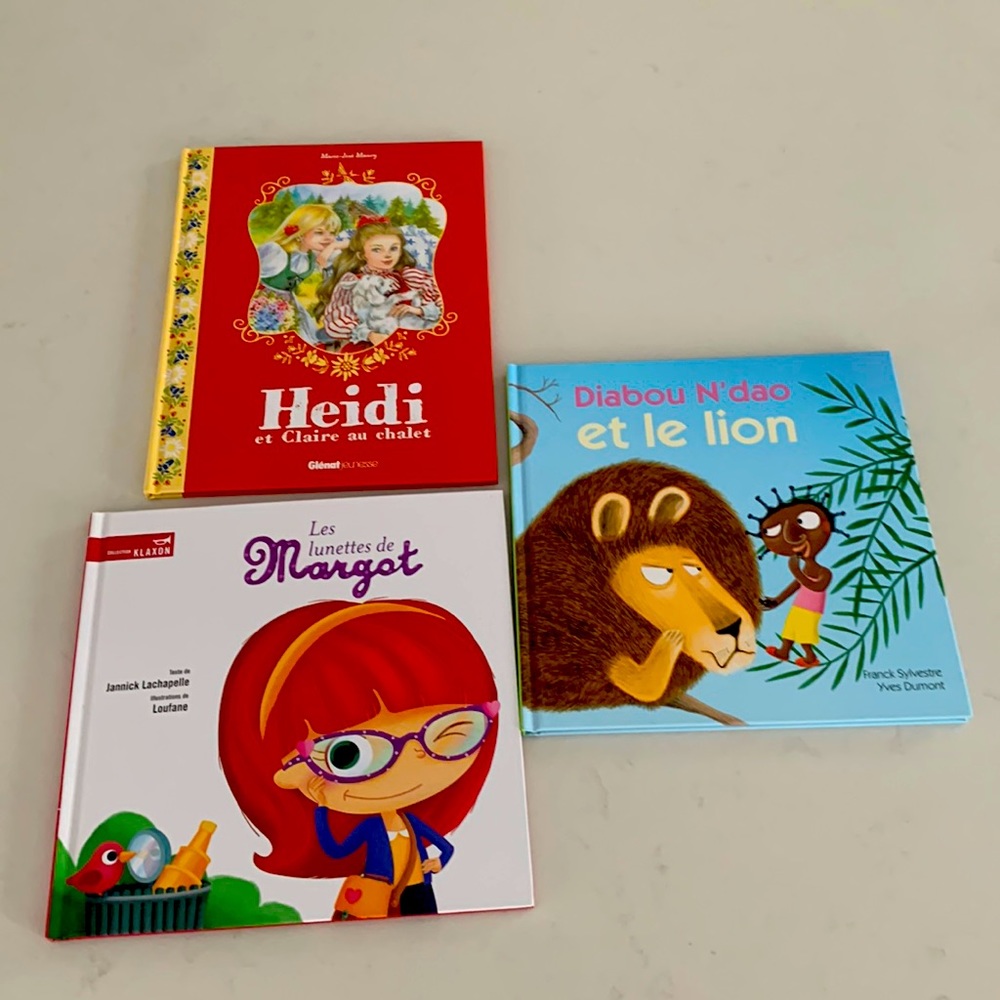 Brand new French children books (3)